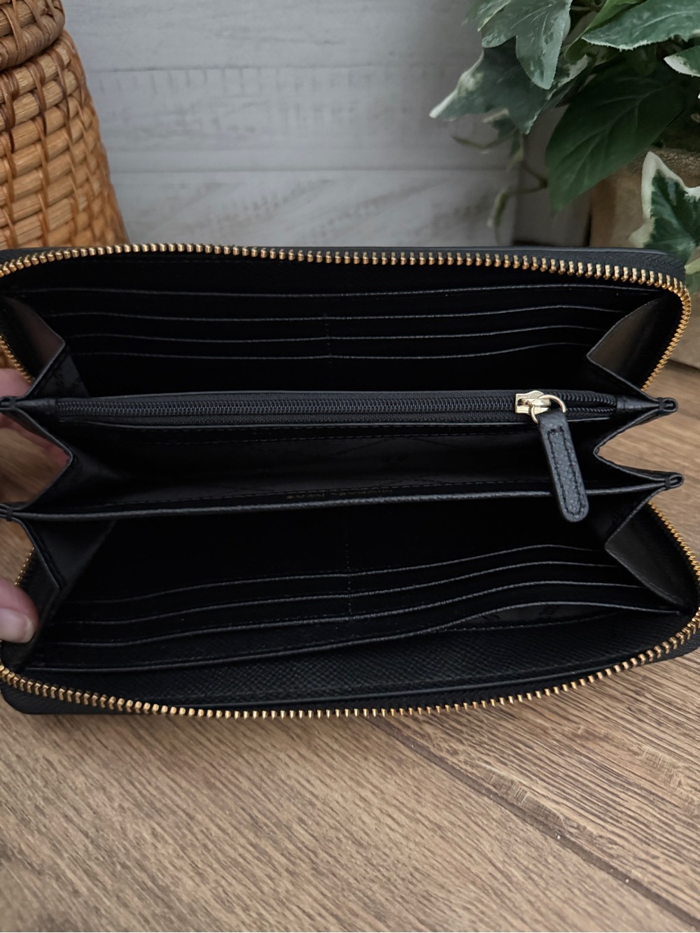Michael Kors Black & Gold Saffiano Leather Continental Wallet - NWOT - Picture 7 of 10